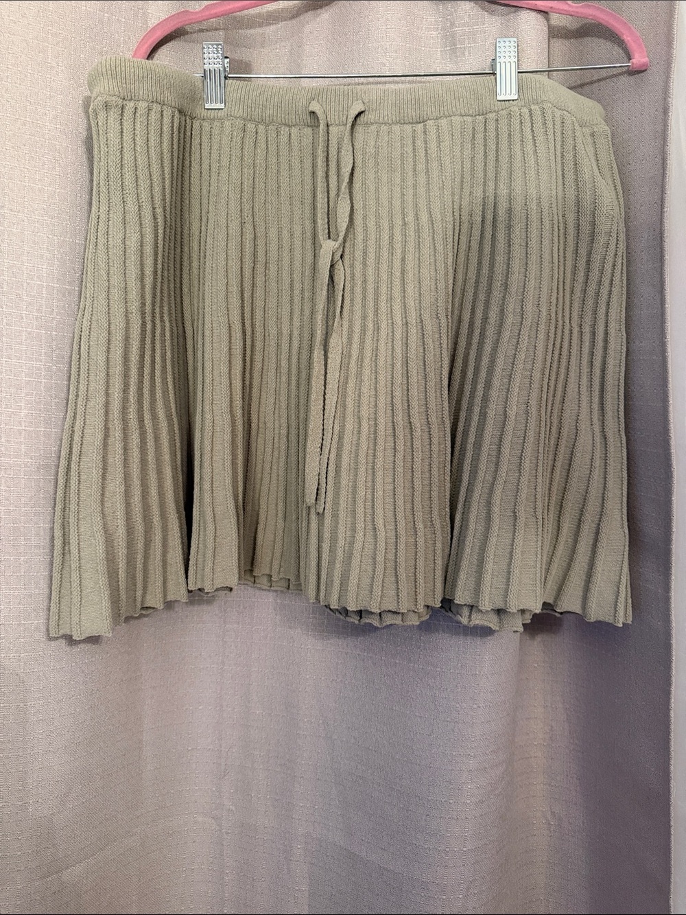 American Eagle Outfitters Ribbed Pleated Knit Skirt in Sage Green